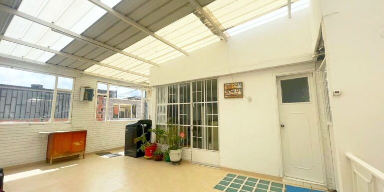 Arriendo, casa, roma, Catalina, Av 1 Mayo, exterior, iluminada, amplia, inmobiliaria tanis, tanis (6)