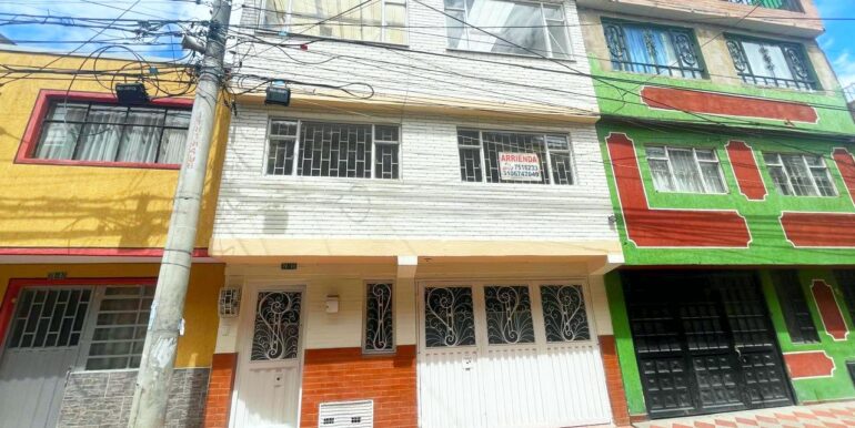 Arriendo, casa, roma, Catalina, Av 1 Mayo, exterior, iluminada, amplia, inmobiliaria tanis, tanis (7)