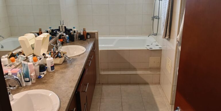 BAÑO DE LA HABITACION PRINCIPAL