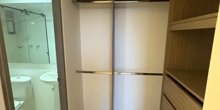 WALKING CLOSET