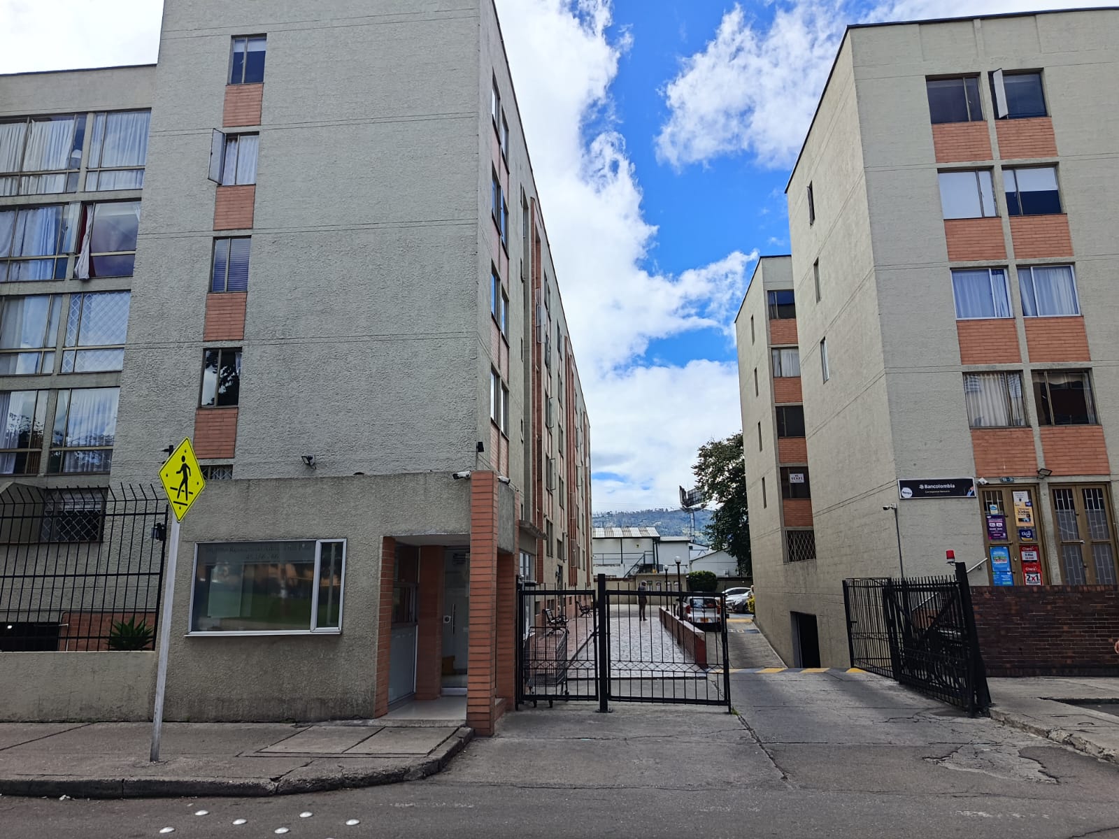 Apartamento en Venta, Granada Norte, Carrera 48, Bogotá – 68 M2