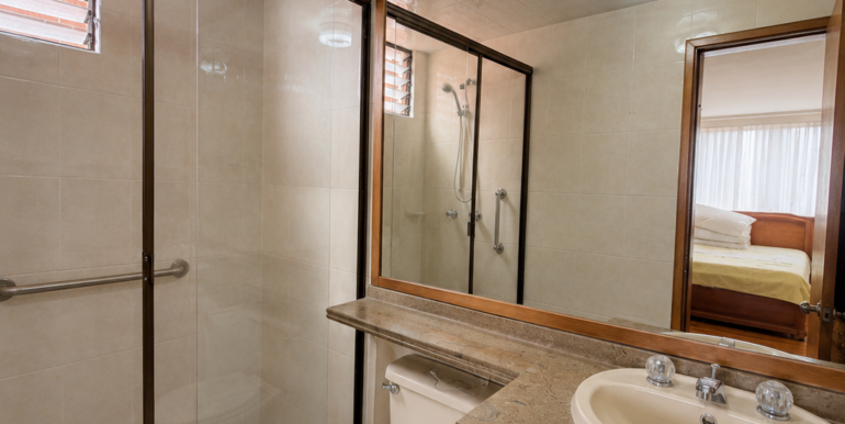 venta-apto-cedritos-iluminado-amplio-confortable-chapinero-bogota-inmobiliaria-tanis-tanis-baño-habitacion